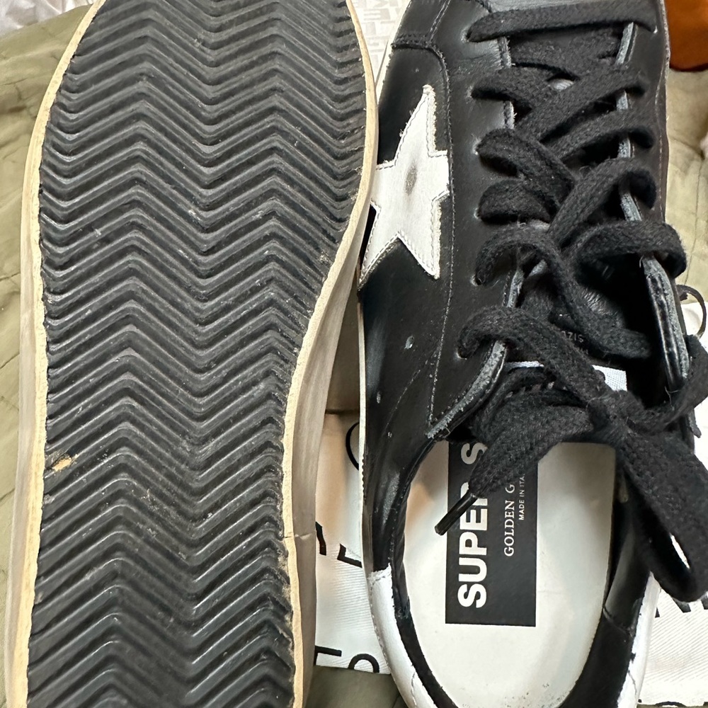 Golden Goose classic B&W sneaker. - Picture 7 of 7